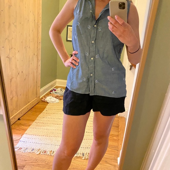 Denim sleeveless shirt with small flower embroidery - Picture 2 of 4